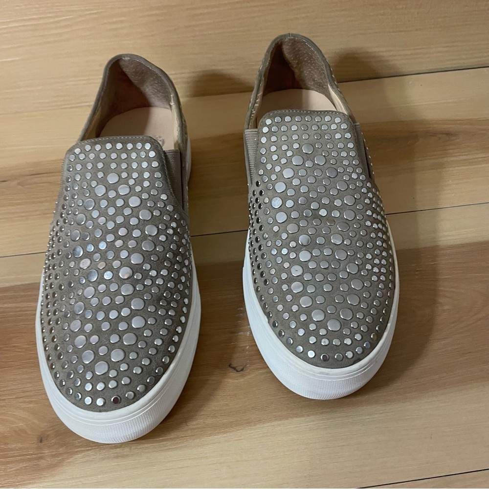 Vince Camuto Kindra Slip-On Sneakers Women’s 8M Beige Studded Flats Casual - Picture 4 of 14